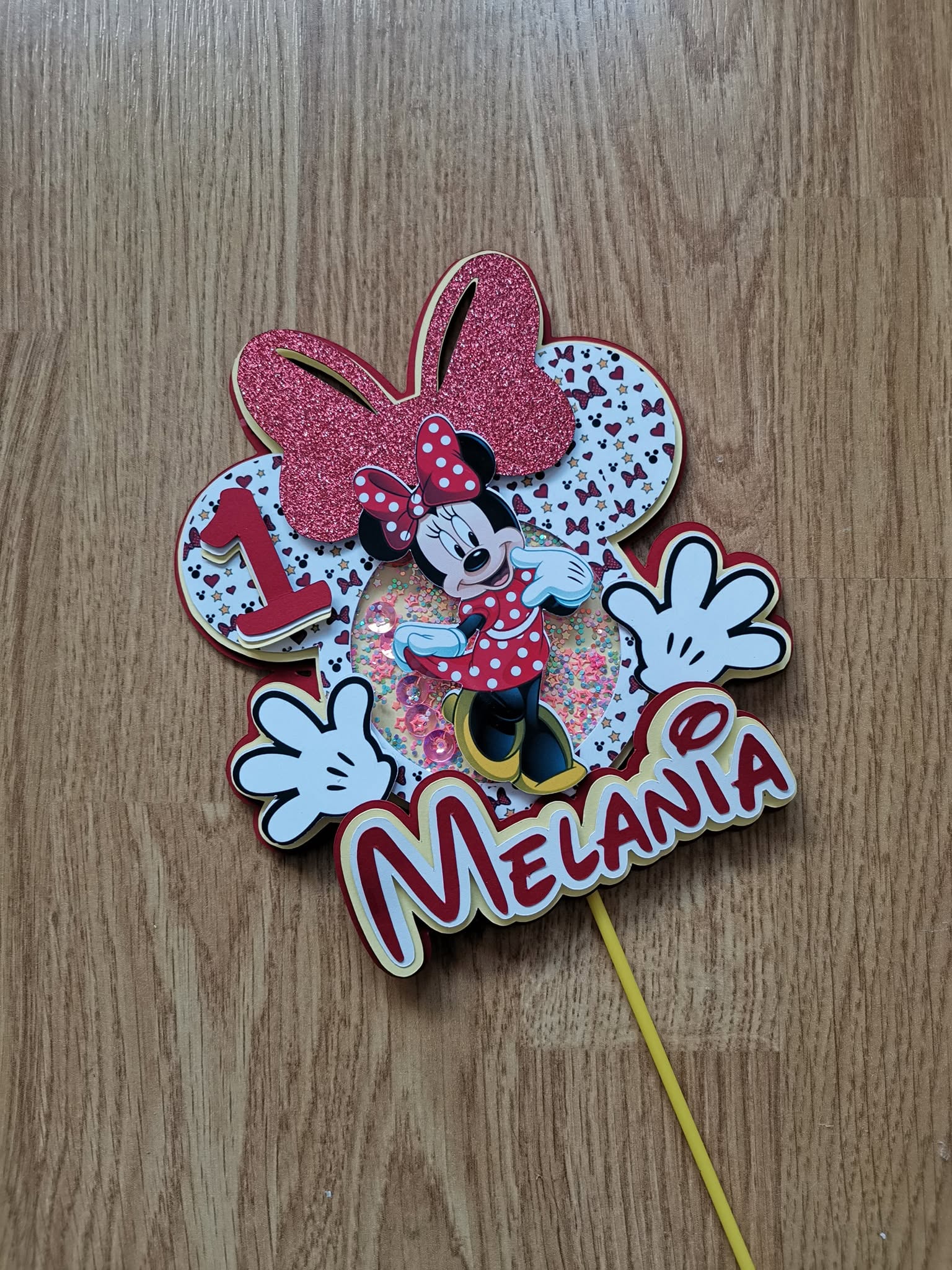 Červená Minnie Mouse – Veselá bodkovaná párty – zapich na tortu s menom