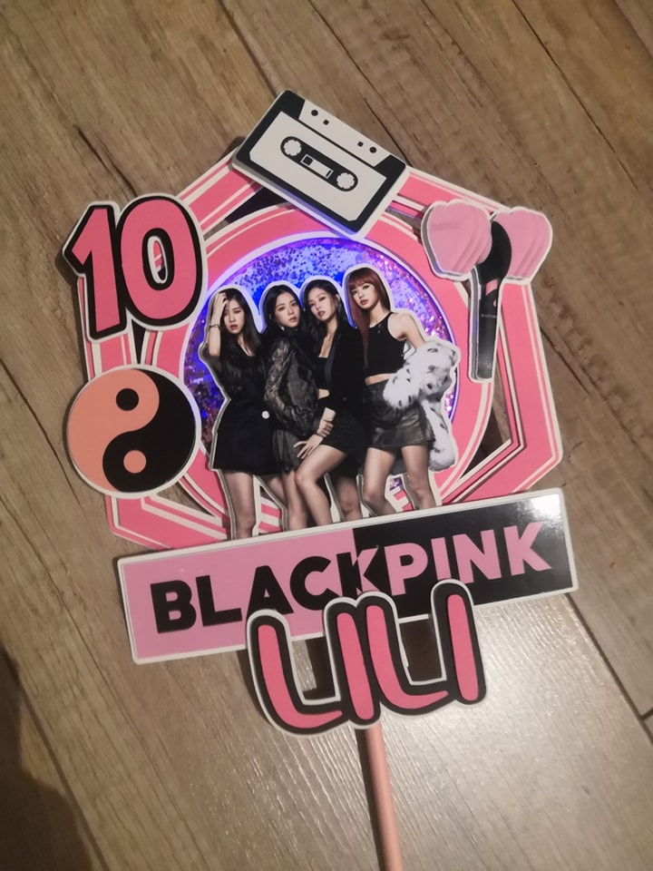 BLACKPINK – svietiaci LED zapich na tortu s menom