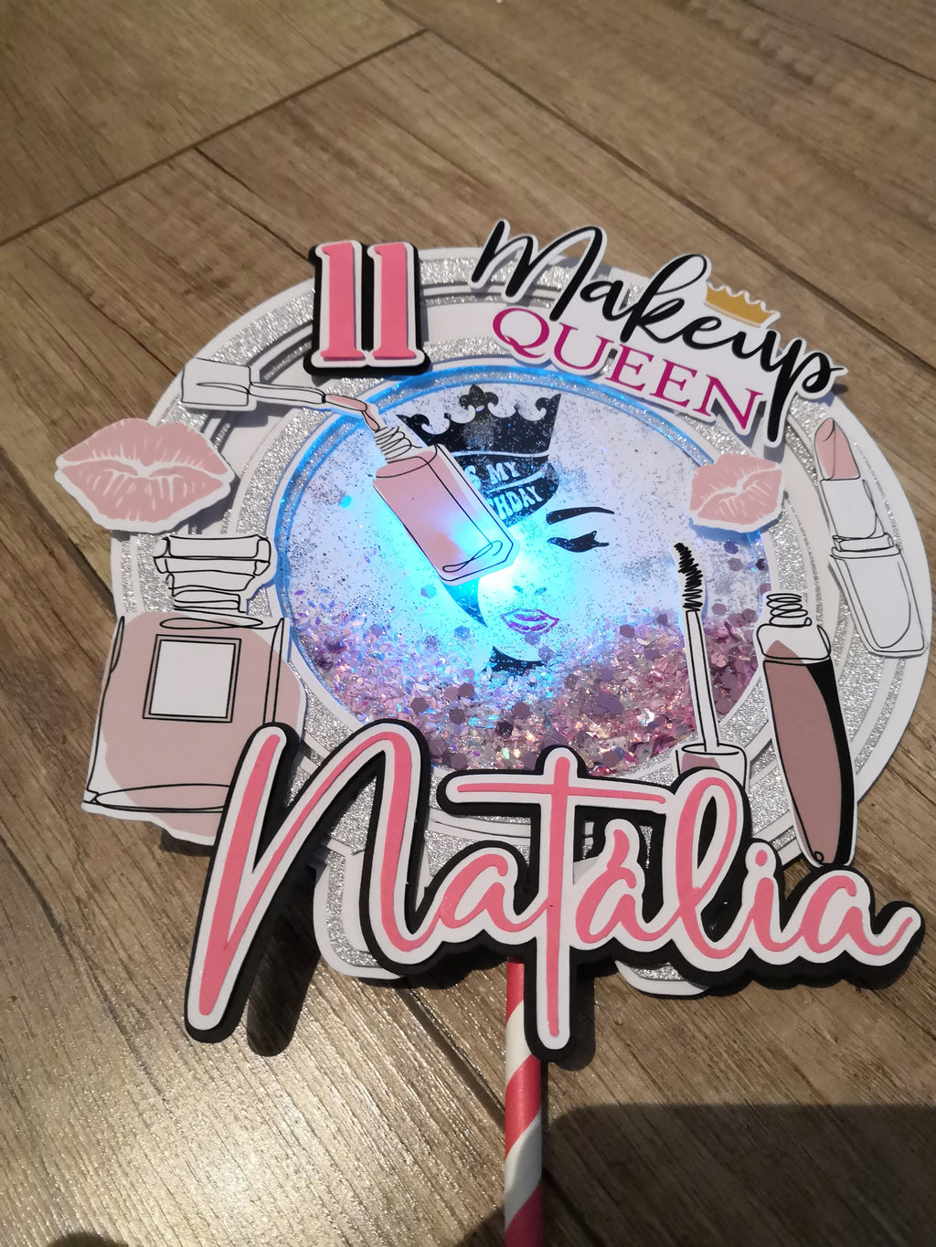 Make-up – svietiaci LED zapich na tortu s menom