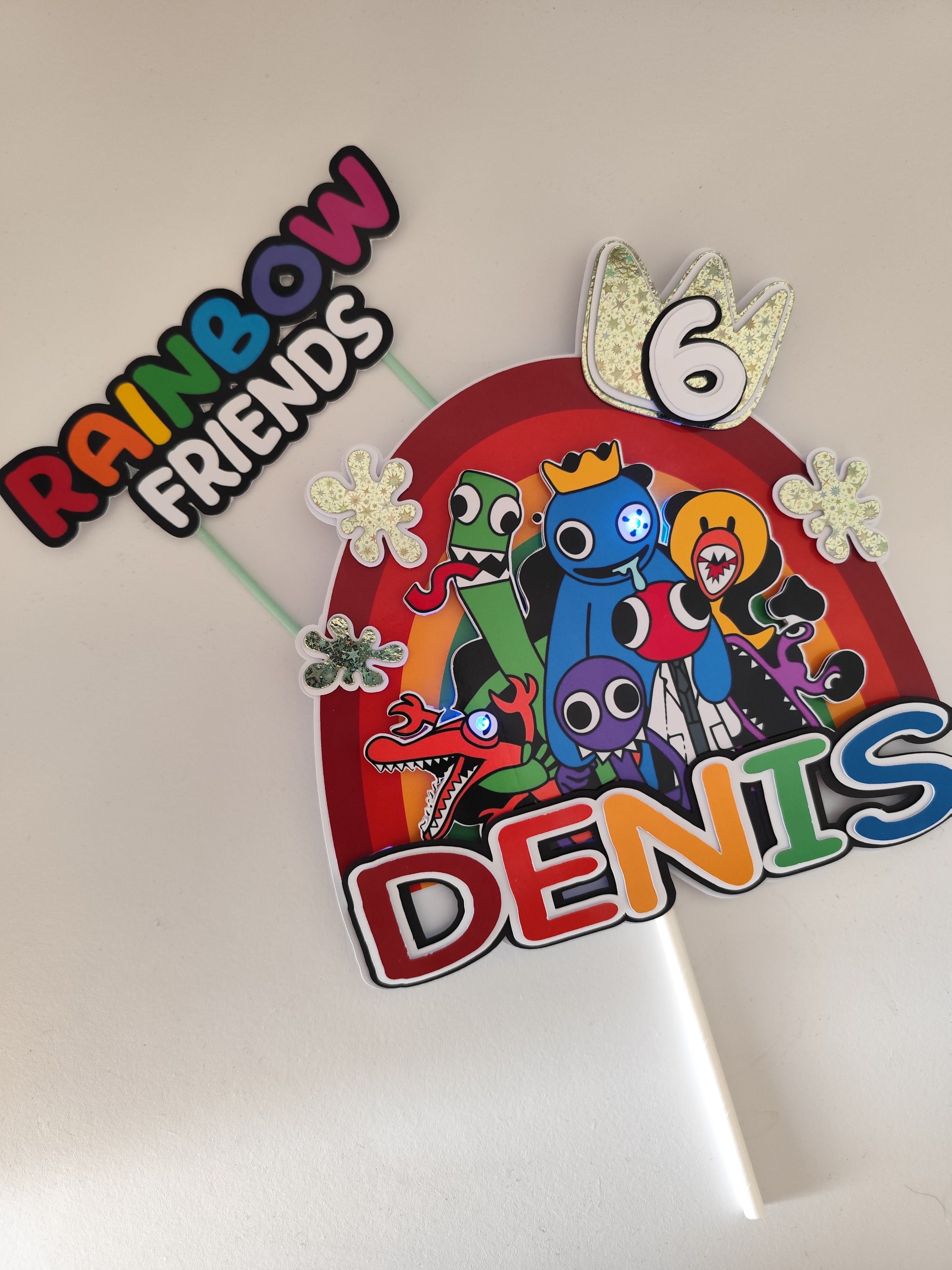 Rainbow Friends – svietiaci LED zapich na tortu s menom
