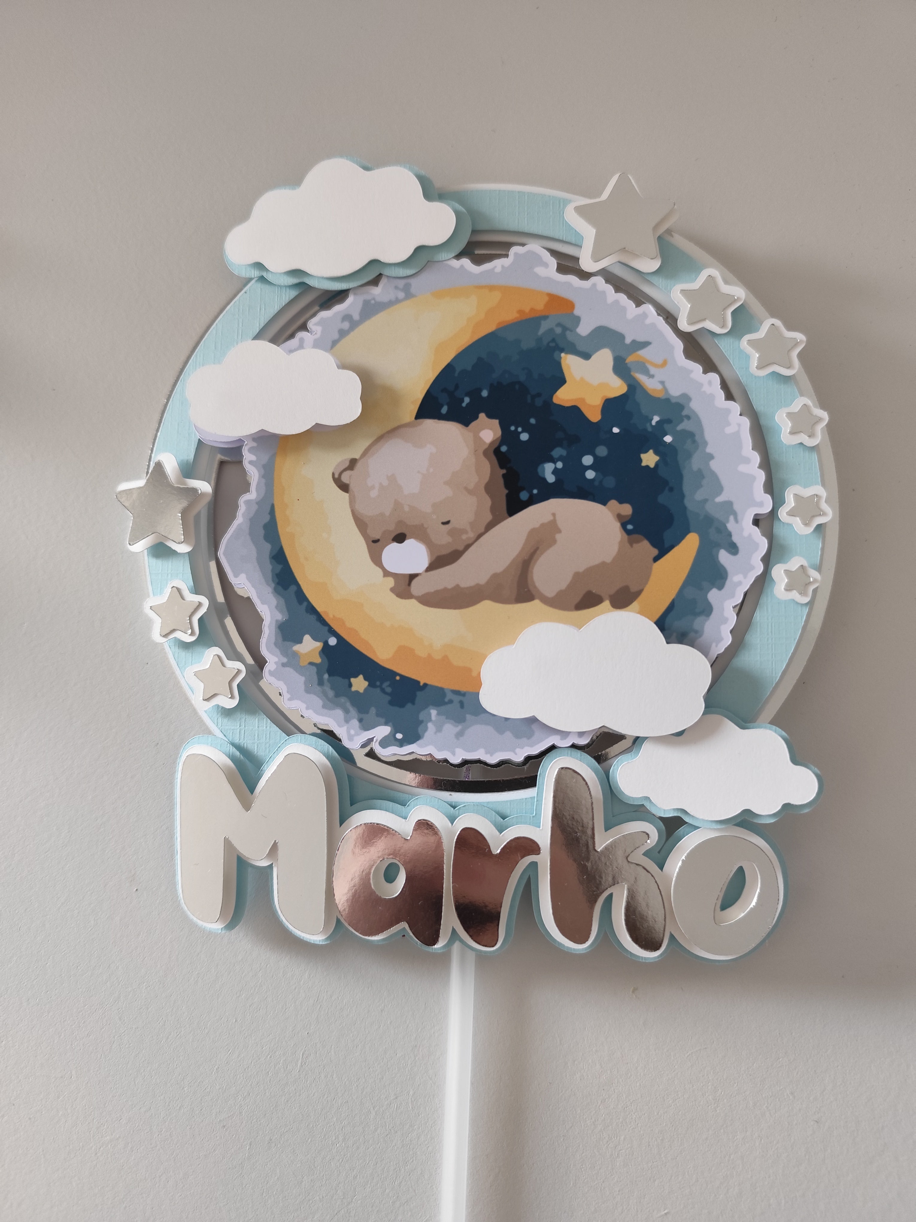 Macko v obláčikoch – 3D zapich na tortu s menom