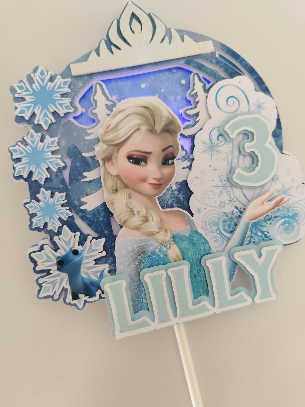 Frozen – Elsa – svietiaci LED zapich na tortu s menom