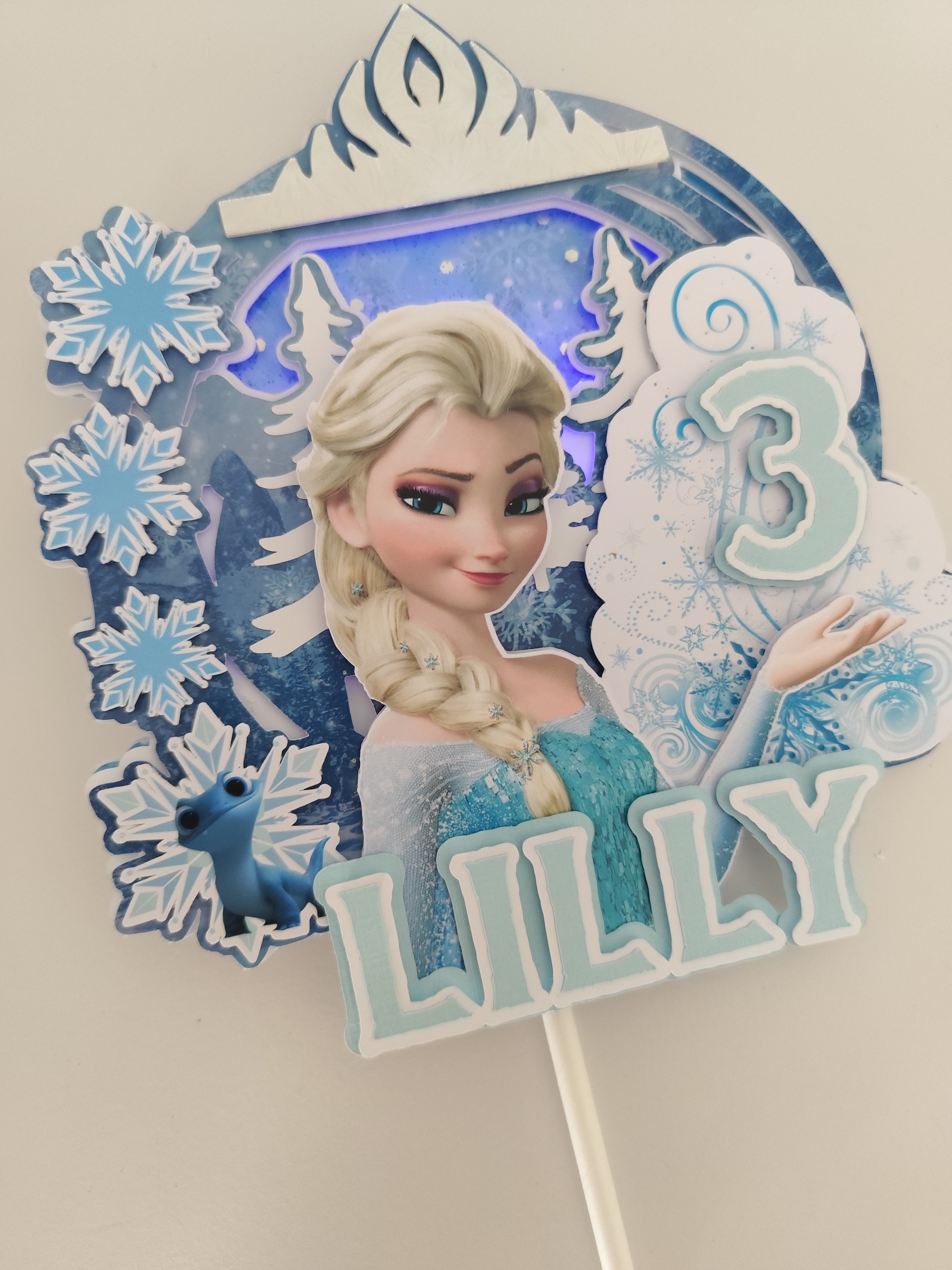 Frozen – Elsa – svietiaci LED zapich na tortu s menom