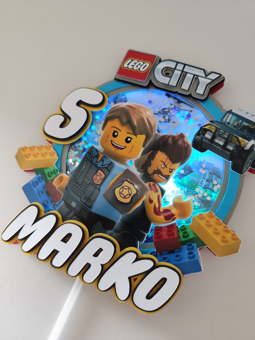 LEGO City – svietiaci LED zapich na tortu s menom