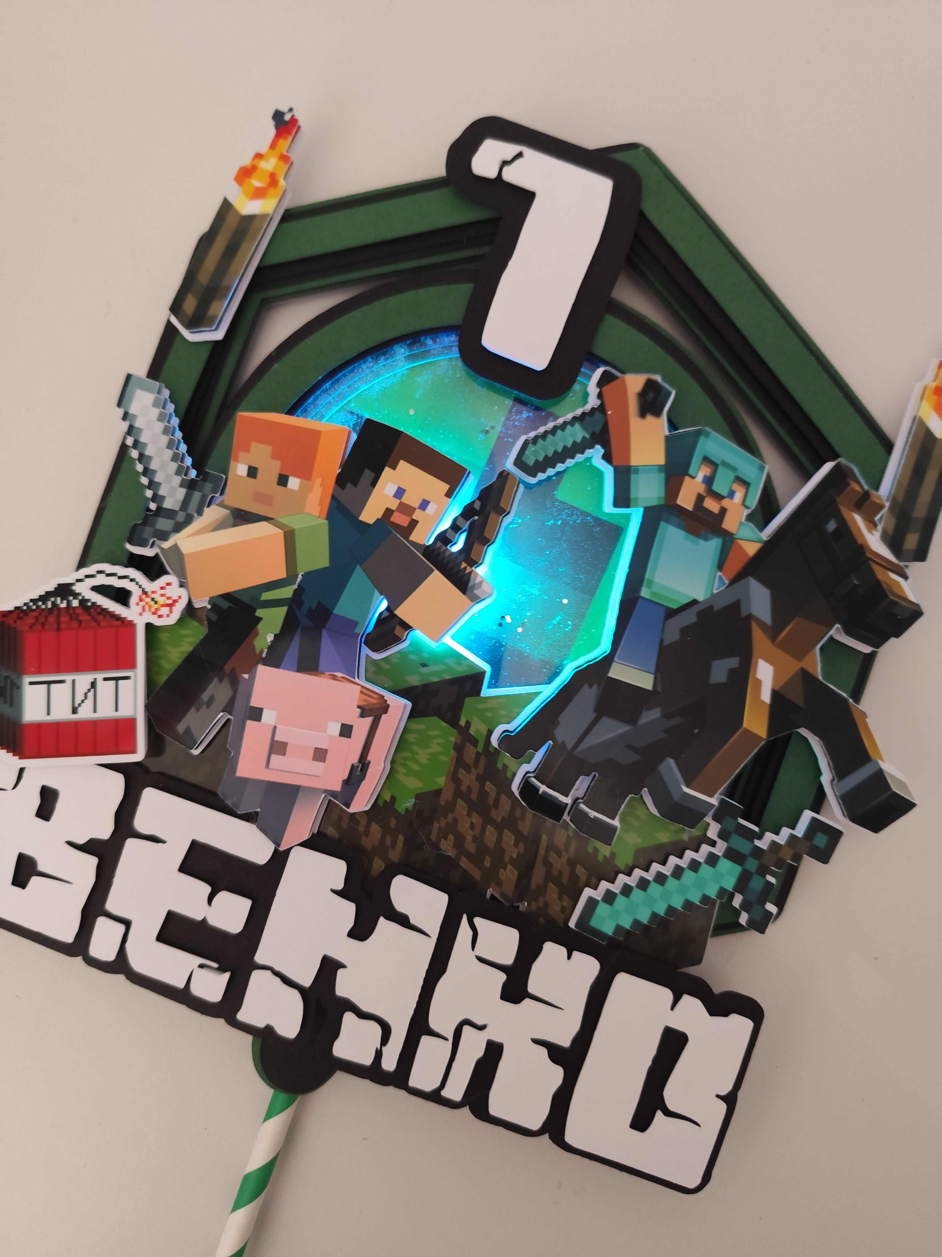 Minecraft – pixelový LED zapich na tortu s menom