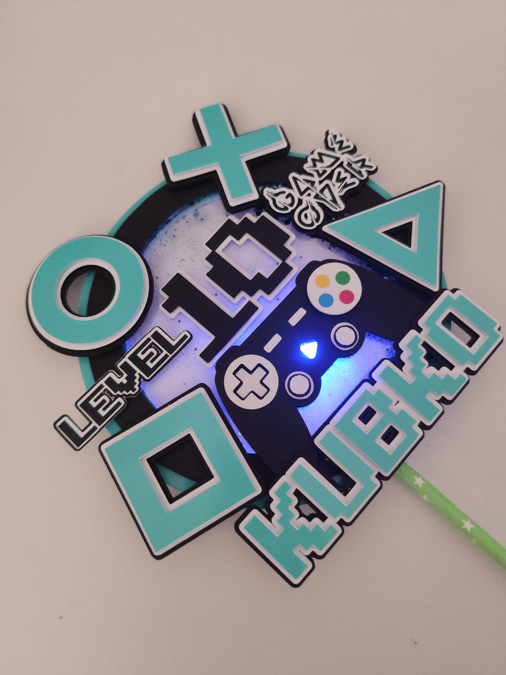 PlayStation – svietiaci LED zapich na tortu s menom