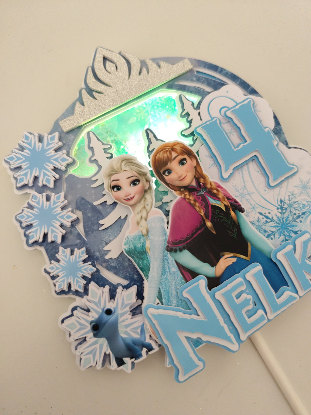 Frozen – Anna a Elsa – svietiaci LED zapich na tortu s menom