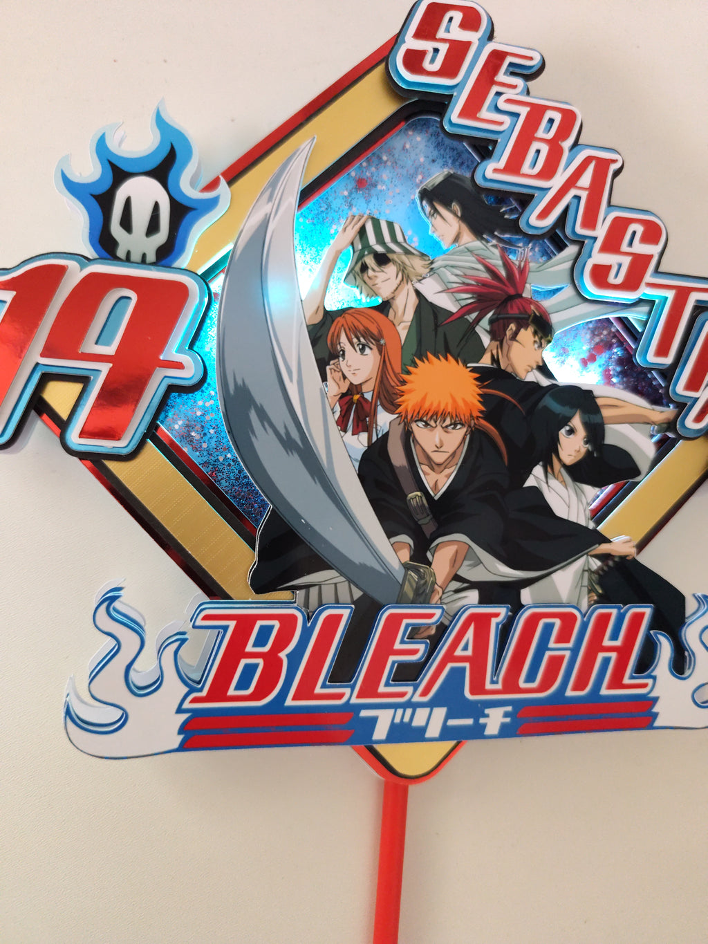 Bleach – svietiaci LED zapich na tortu s menom