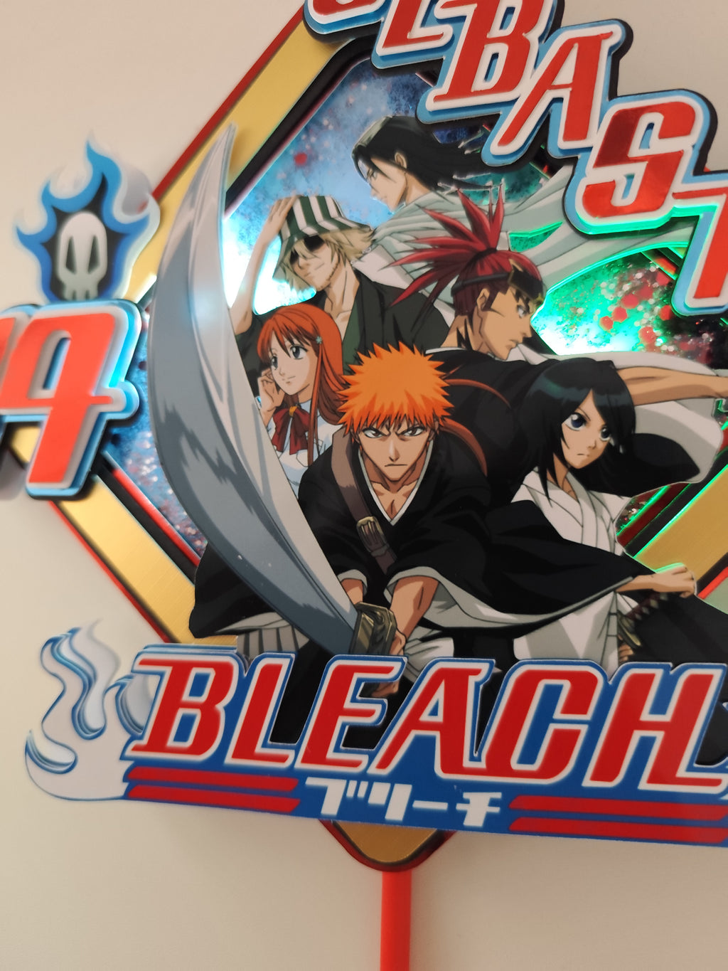 Bleach – svietiaci LED zapich na tortu s menom