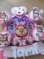 Capybara – pastelový LED zapich na tortu s menom 🌿