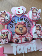 Capybara – svietiaci LED zapich na tortu s menom