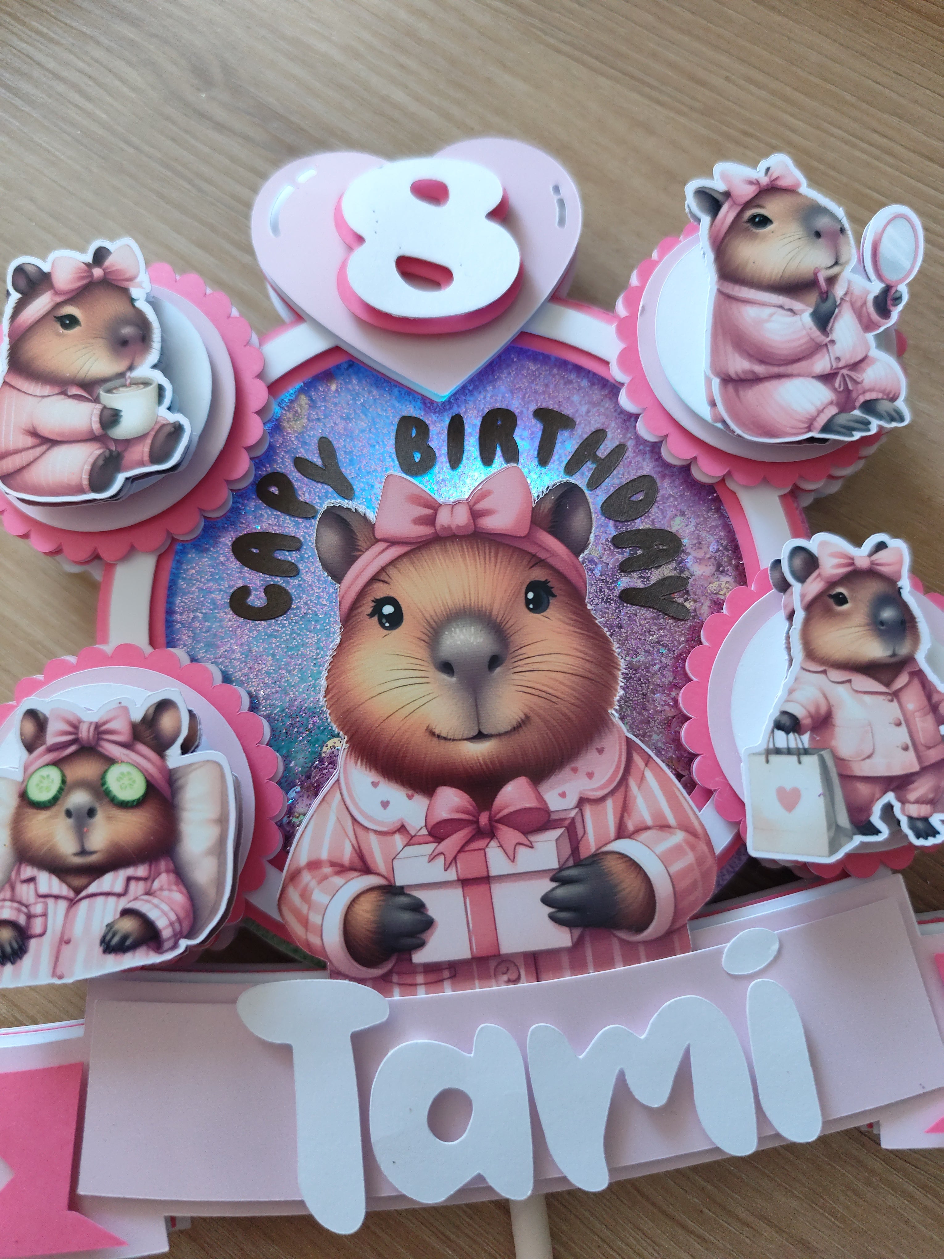 Capybara – svietiaci LED zapich na tortu s menom