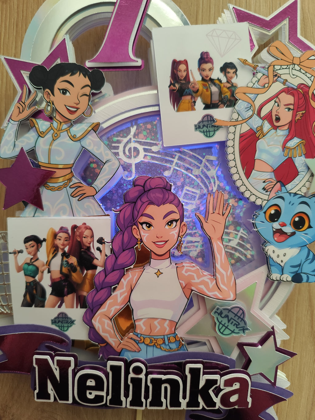 HUNTRIX – personalizovaný svietiaci LED zápich na tortu s menom ✨