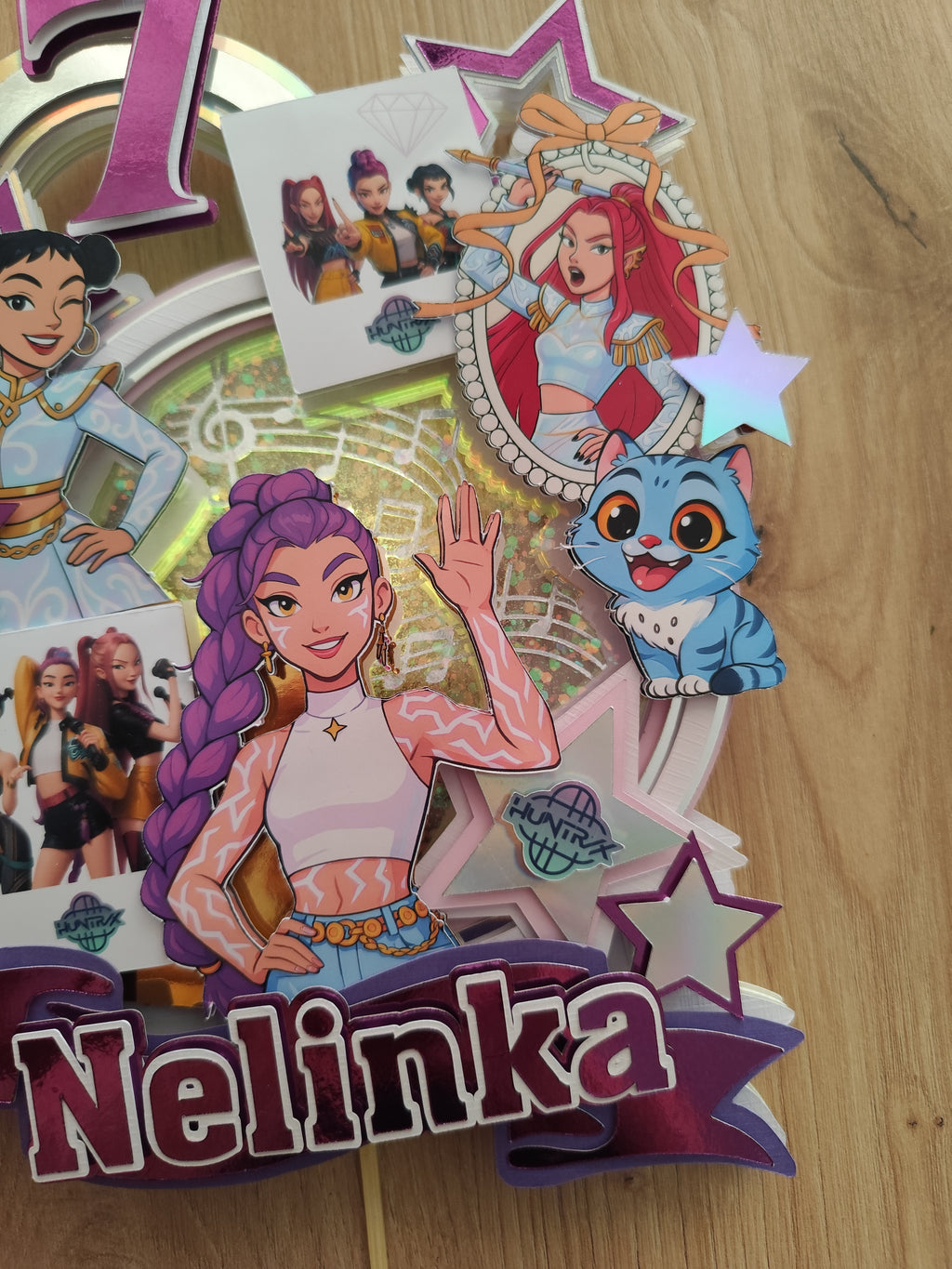HUNTRIX – personalizovaný svietiaci LED zápich na tortu s menom ✨