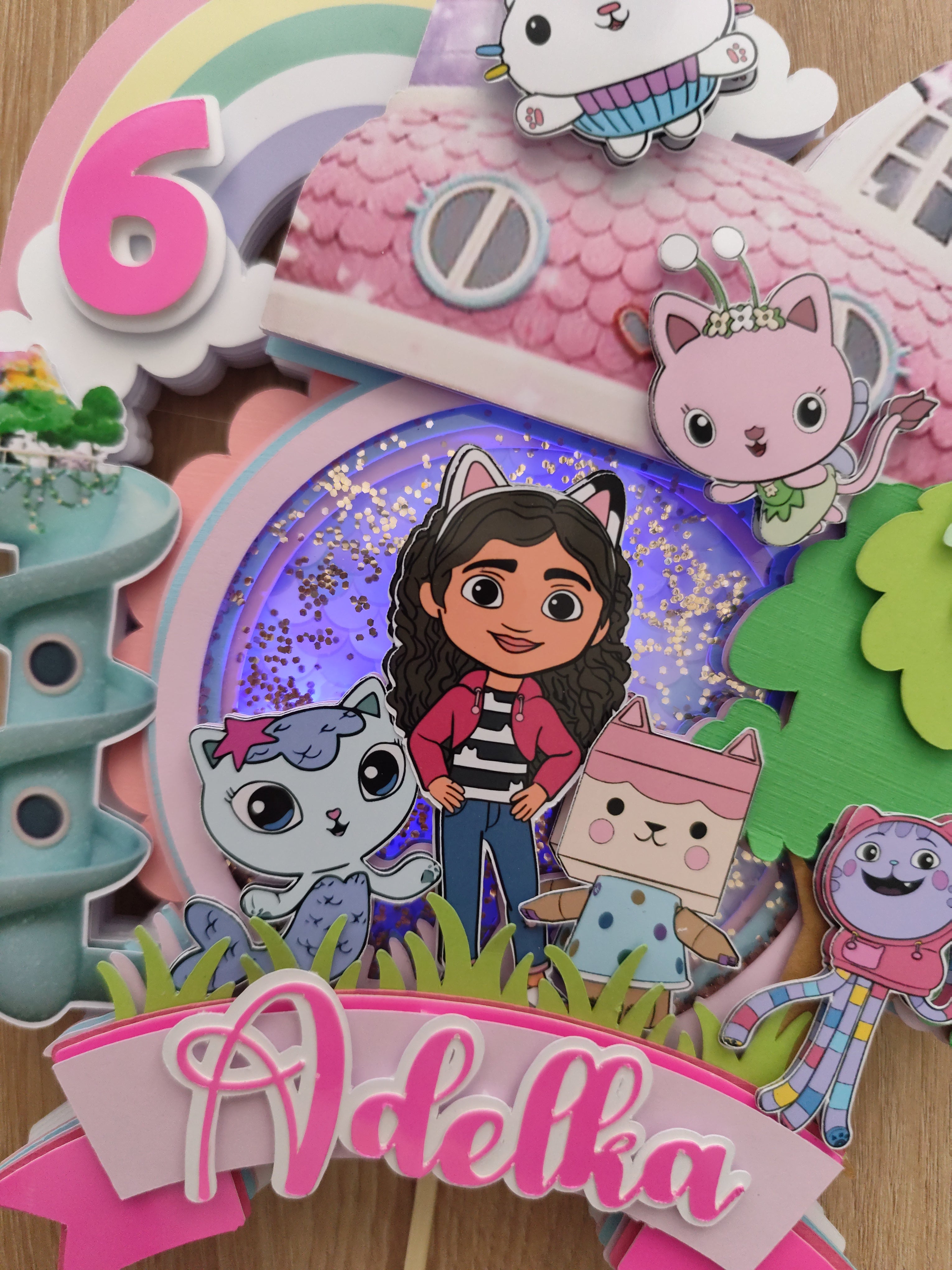 Gabby’s Dollhouse – svietiaci LED zapich na tortu s menom
