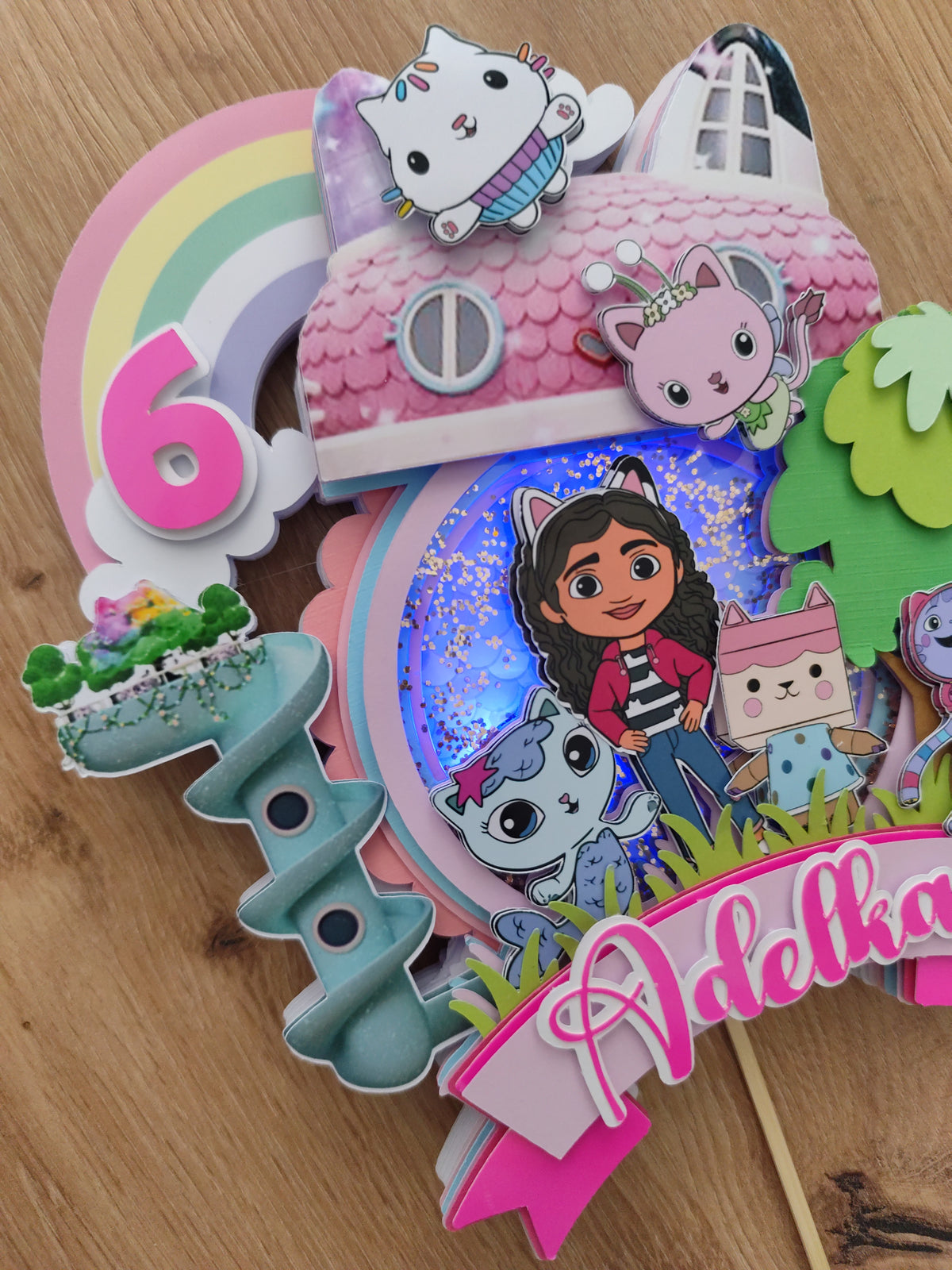 Gabby’s Dollhouse – svietiaci LED zapich na tortu s menom