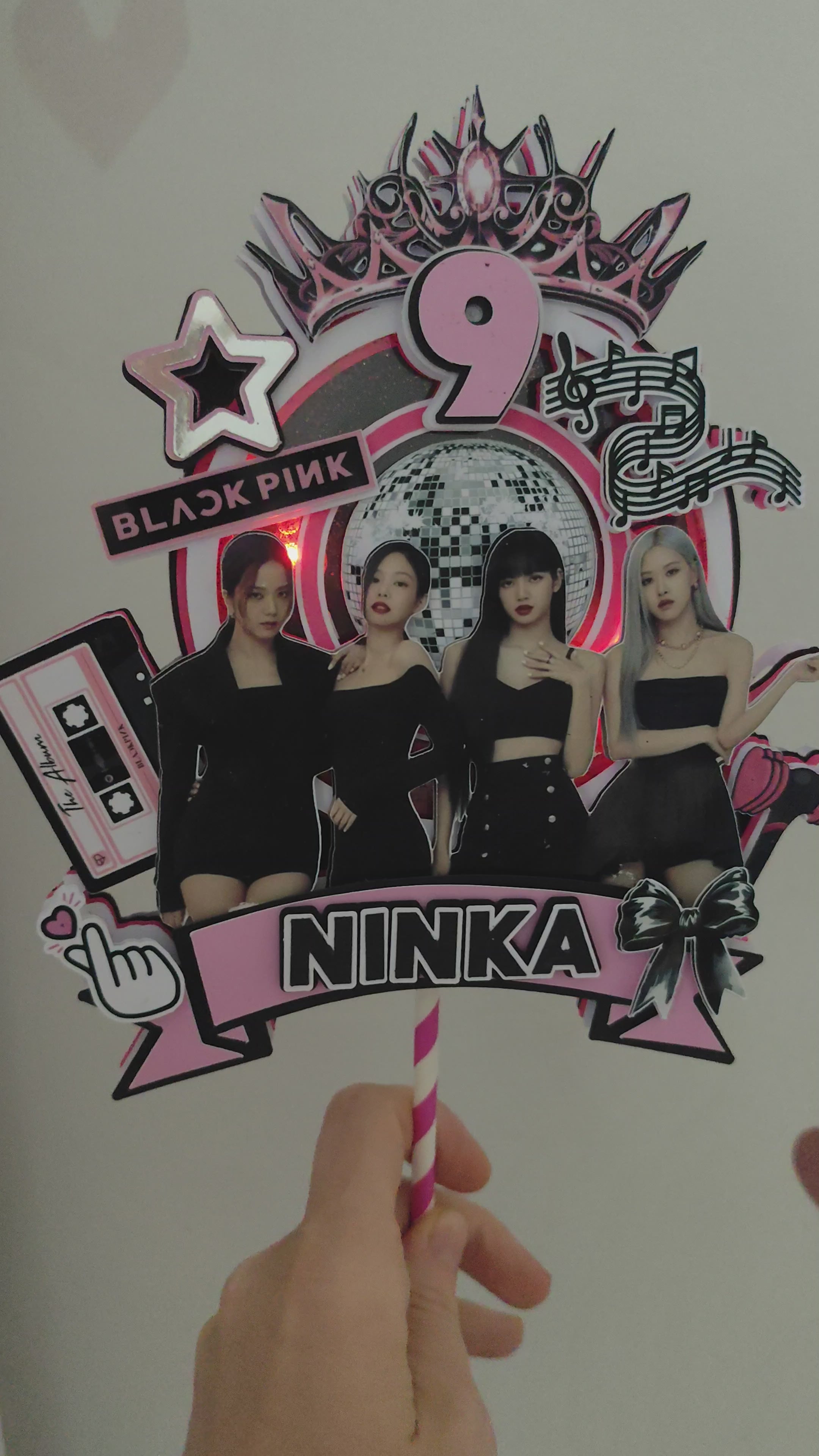 BLACKPINK – Pink Venom – svietiaci LED zapich na tortu s menom