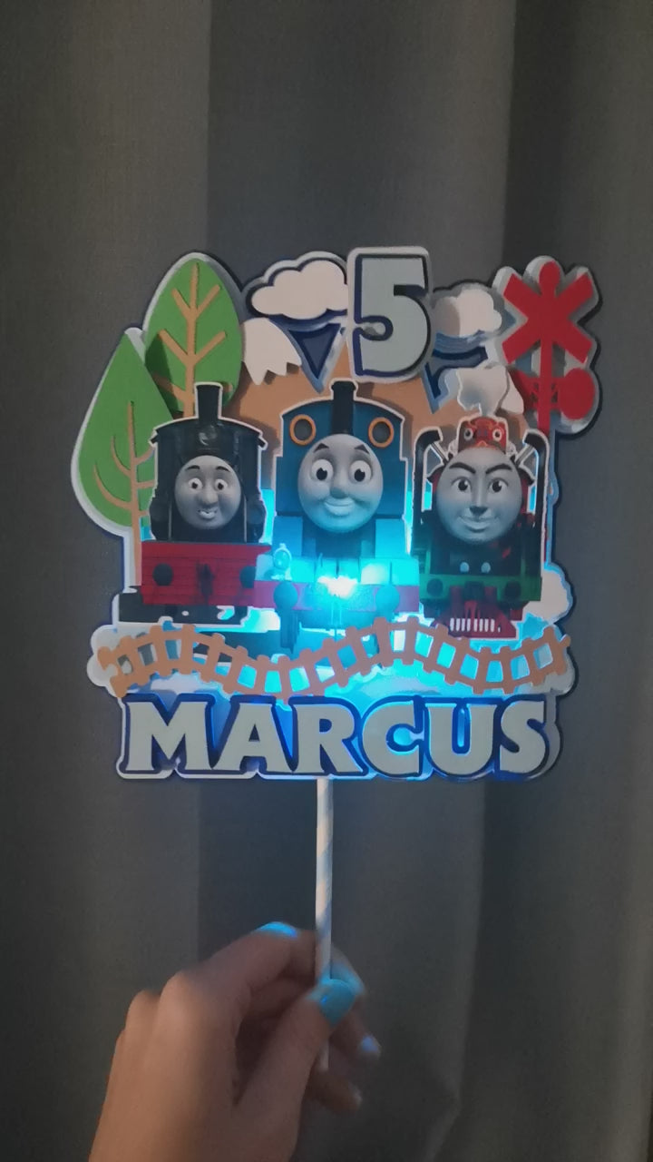 Thomas & Friends – svietiaci LED zapich na tortu s menom