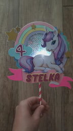Pastelový jednorožec – 3D zapich na tortu s menom 🦄