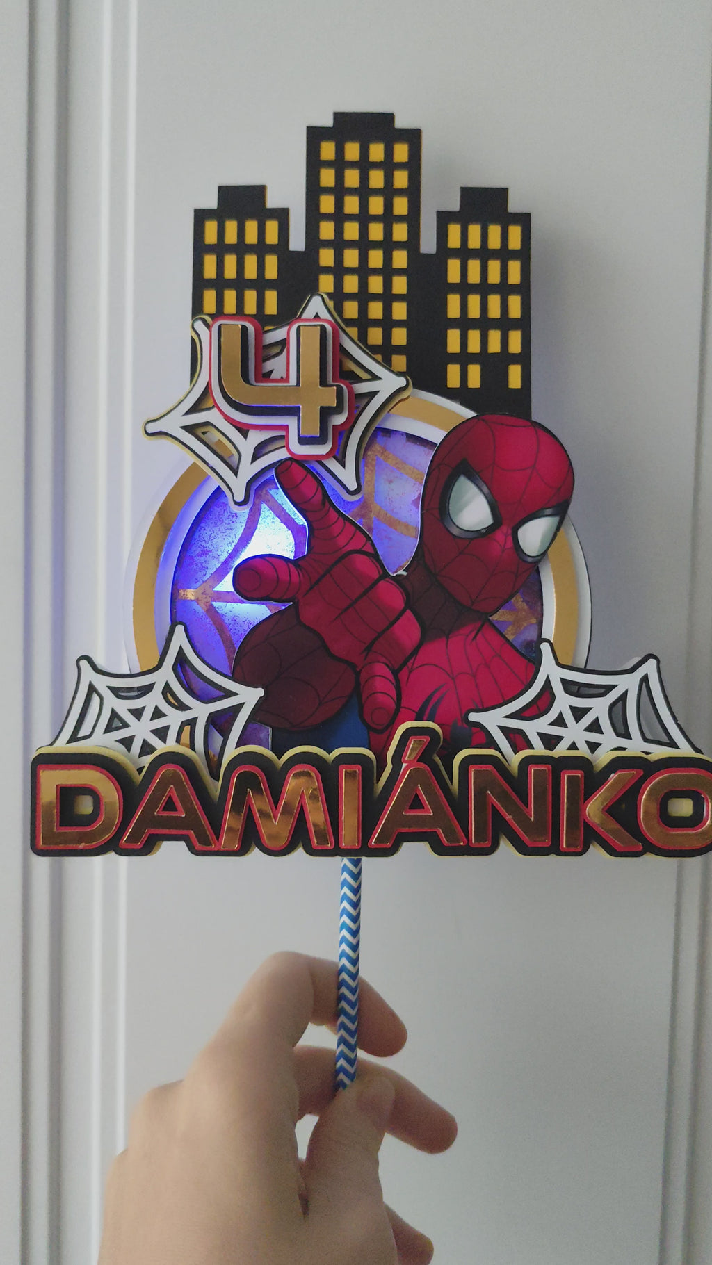 Spider-Man – Pavúčie dobrodružstvo – svietiaci LED zapich na tortu s menom