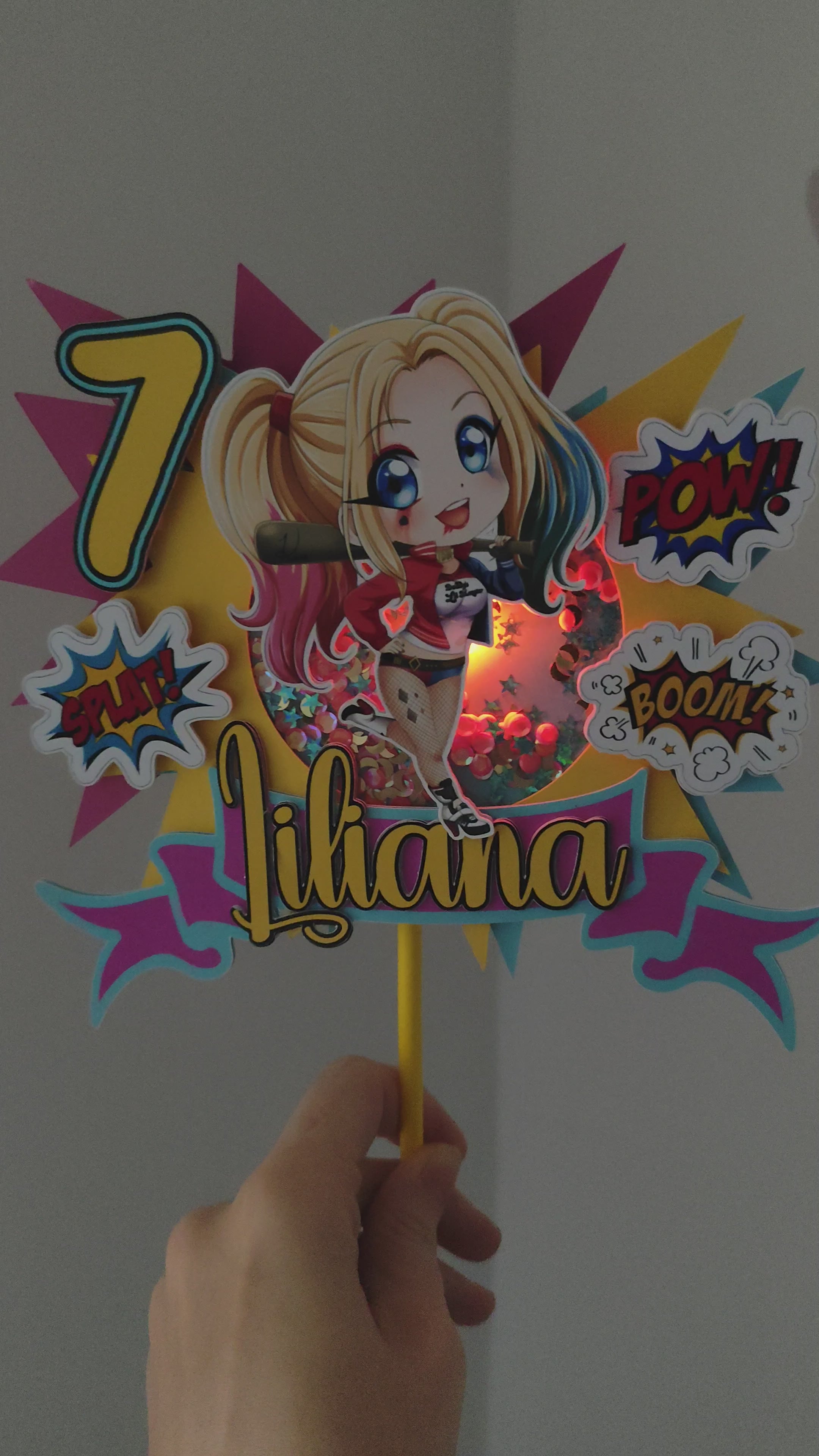 Harley Quinn – svietiaci LED zapich na tortu s menom