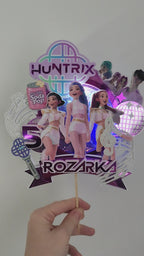 HUNTR/X – K-Pop sila – svietiaci LED zapich na tortu s menom