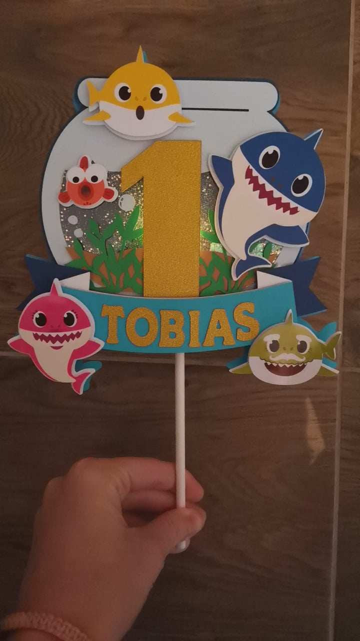 Baby Shark – podmorské dobrodružstvo – svietiaci LED zapich na tortu s menom